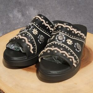 Women's Sz 9 BRAND NEW Montana West Black /Tan Embellished Mules Western Sandal